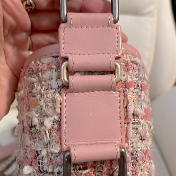 Pre loved Chanel Gabrielle medium in tweed - Picture 9 of 14